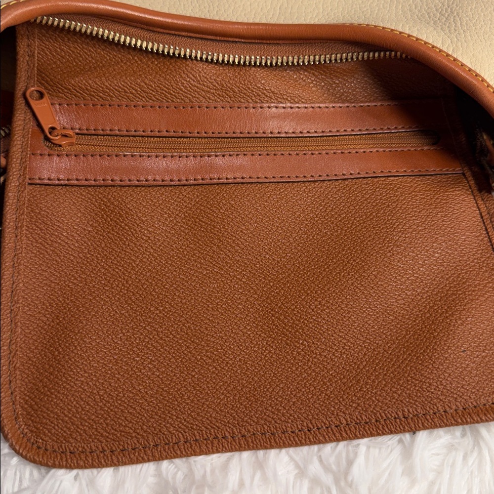 Dooney & Bourke EUC Tan/Brn pebble Leather Shoulder Bag Lrg inside zipper pocket - Picture 12 of 13
